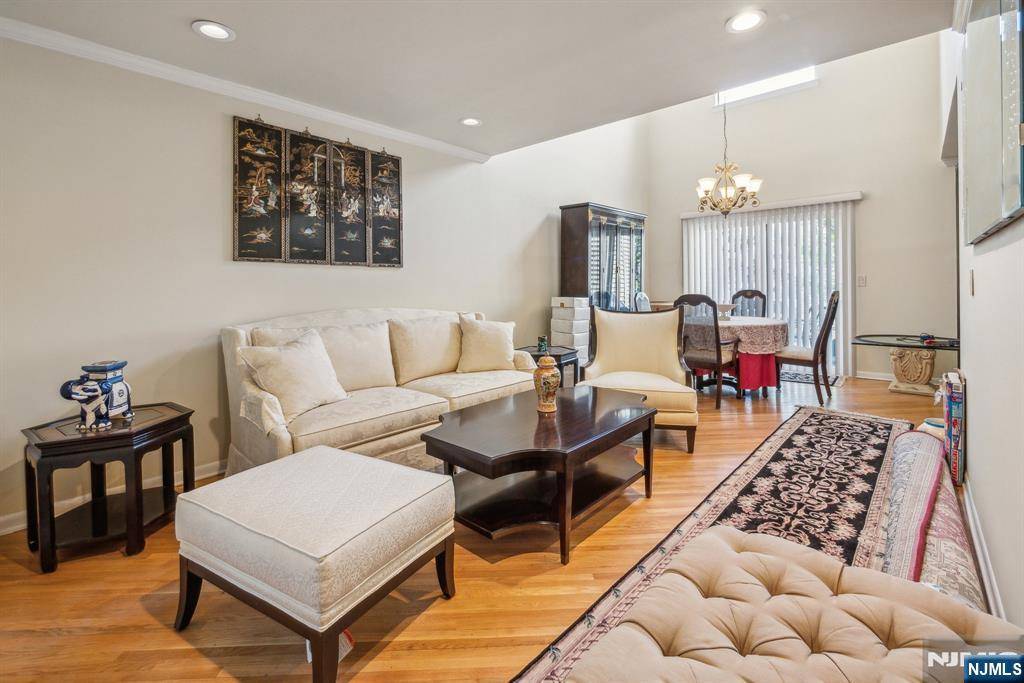 West Orange, NJ 07052,73 Herbert TER