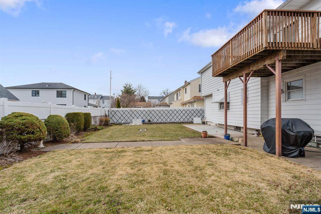 Elmwood Park, NJ 07407,188 Lee ST
