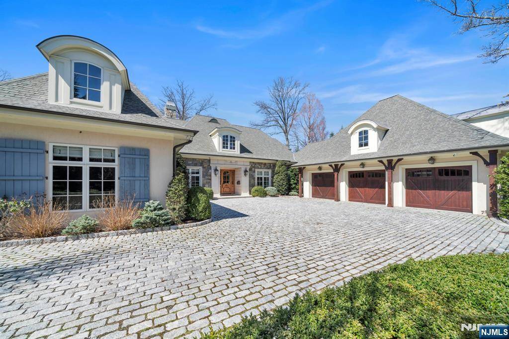 Englewood Cliffs, NJ 07632,74 Roberts RD