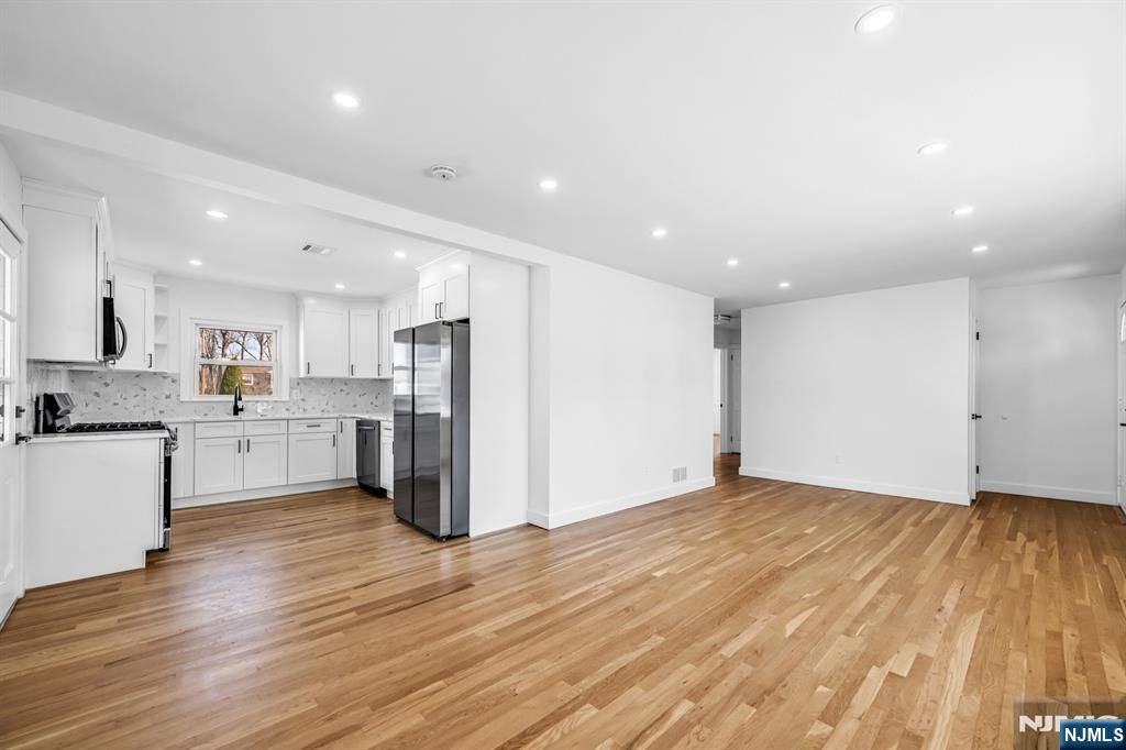 Totowa, NJ 07512,156 Gordon AVE