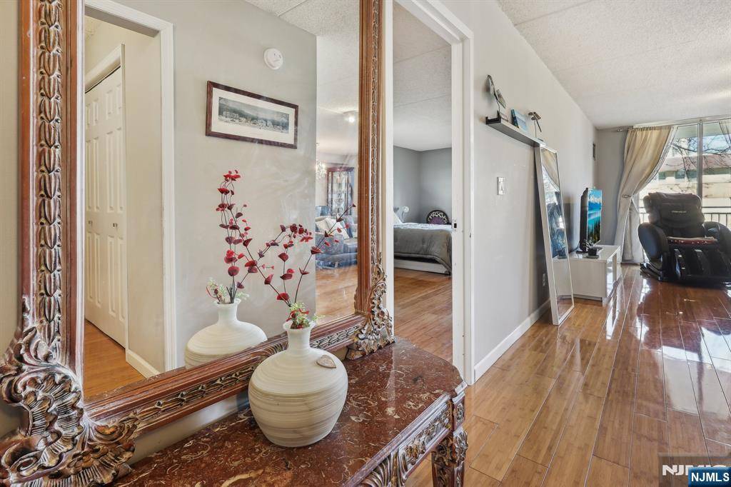 Edgewater, NJ 07020,1077 River RD #214