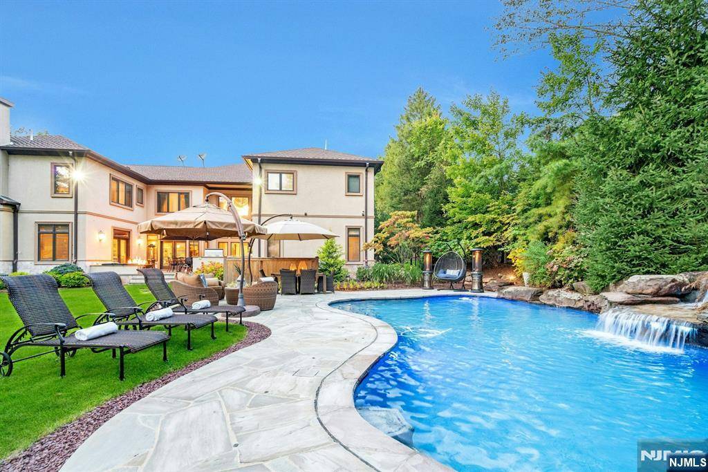 Upper Saddle River, NJ 07458,32 Hampshire Hill RD