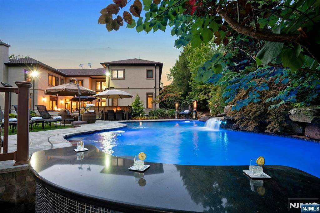Upper Saddle River, NJ 07458,32 Hampshire Hill RD