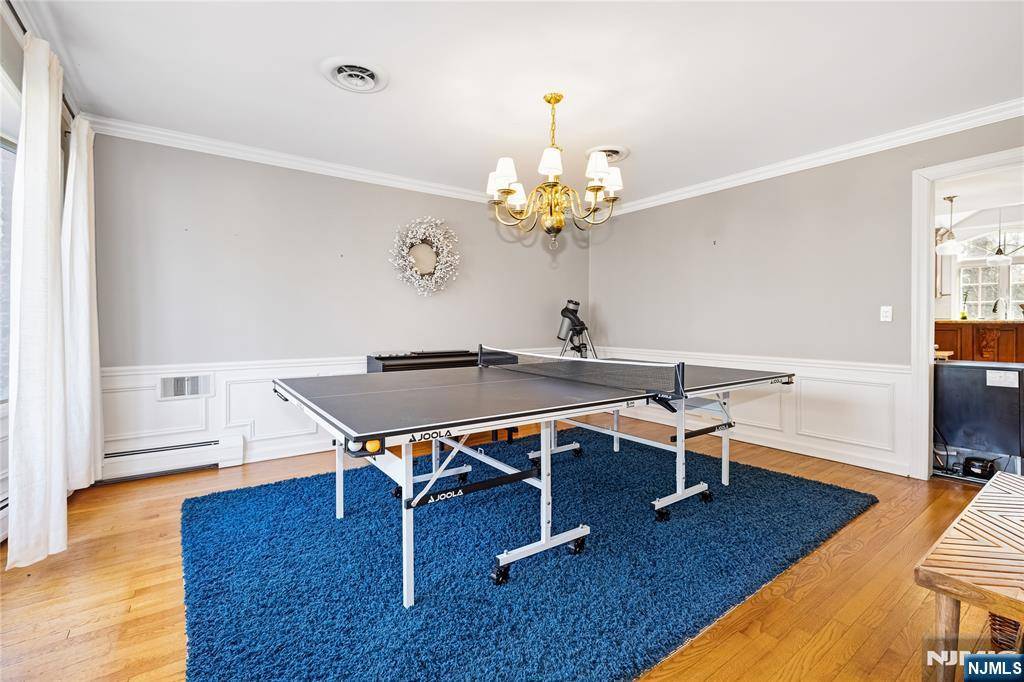 Glen Rock, NJ 07452,329 Dunham PL