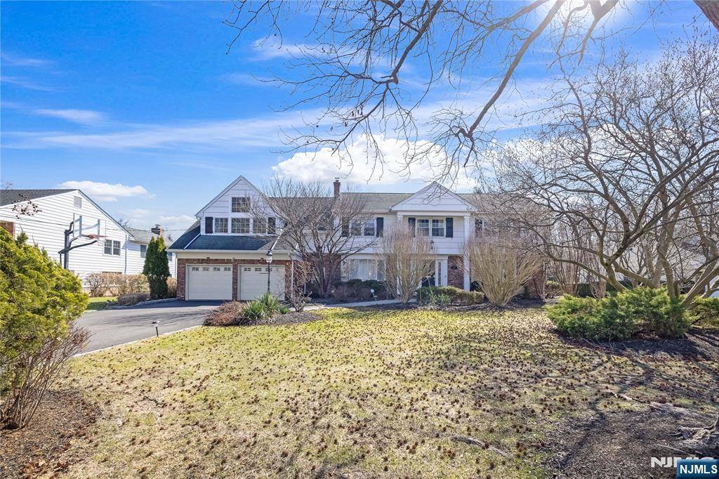 Glen Rock, NJ 07452,329 Dunham PL