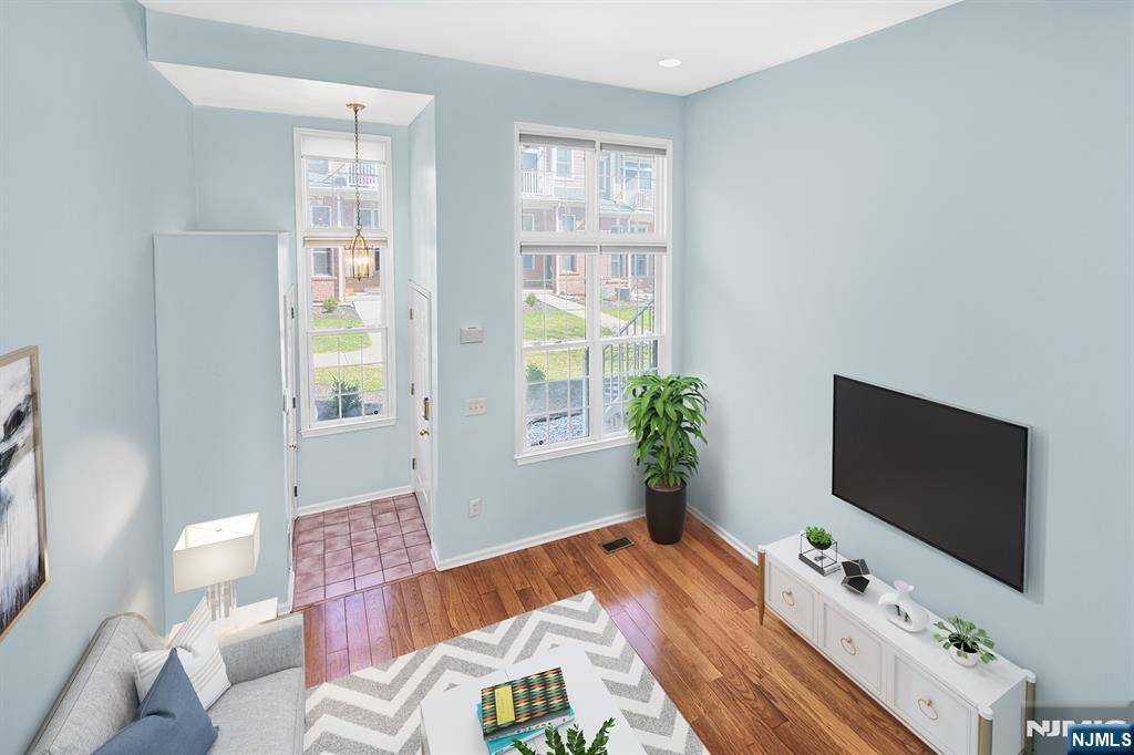 West New York, NJ 07093,343 Oswego CT
