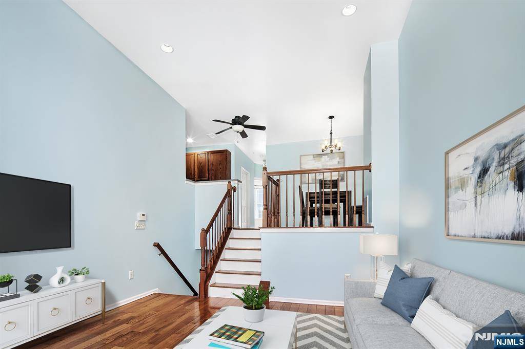 West New York, NJ 07093,343 Oswego CT