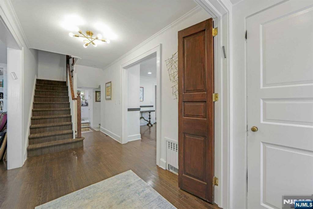 Englewood, NJ 07631,288 Broad
