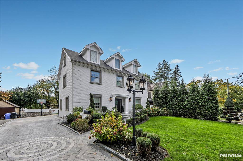 Englewood, NJ 07631,343 Robin RD