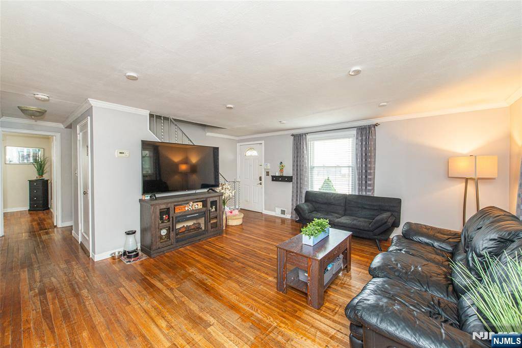 West Orange, NJ 07052,651 Mount Pleasant AVE