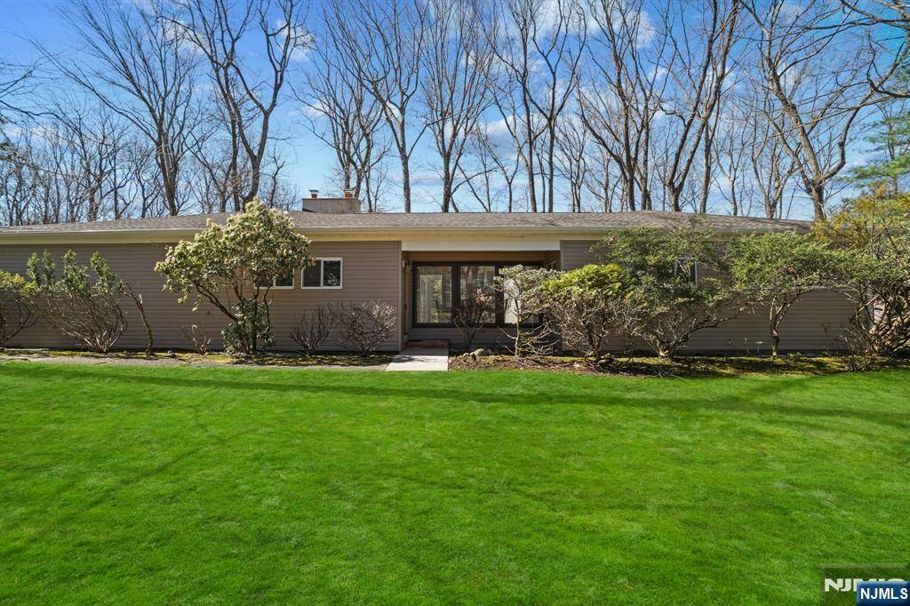 Montvale, NJ 07645,16 Cypress Peak LN