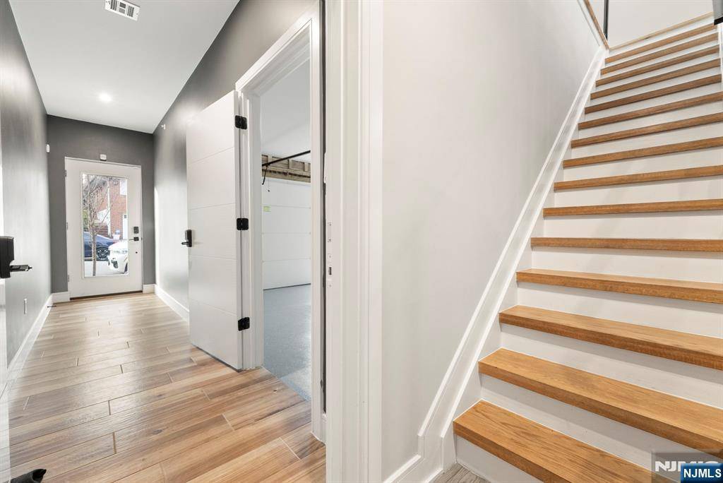 Cliffside Park, NJ 07010,578 Kearney AVE