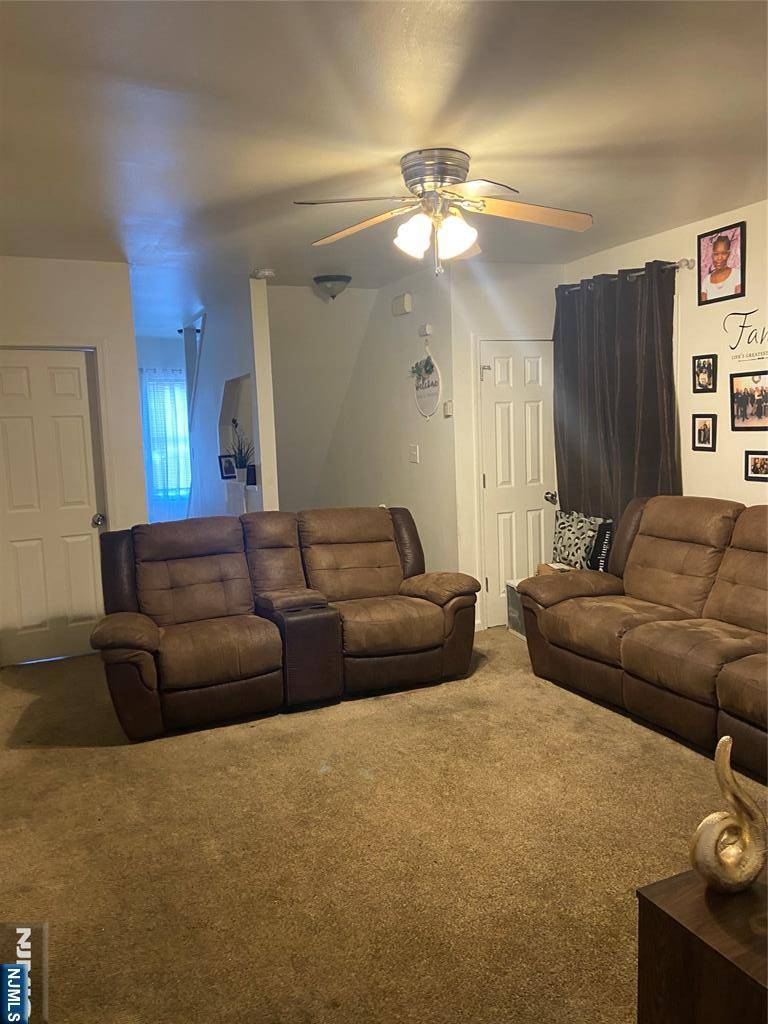 Paterson, NJ 07522,63 Arch ST