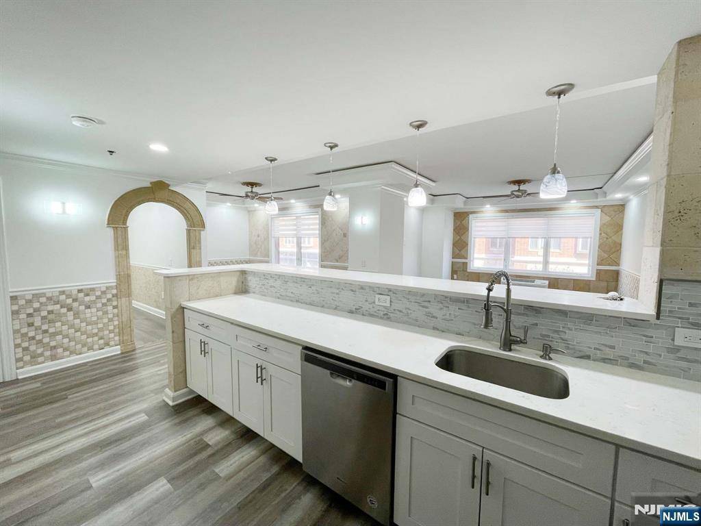 Edgewater, NJ 07020,6106 City PL #6106