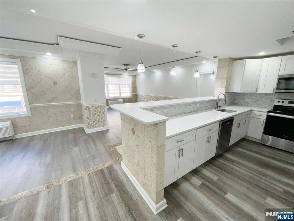 Edgewater, NJ 07020,6106 City PL #6-106