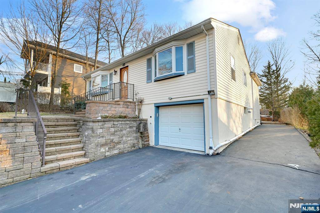 Oakland, NJ 07436,40 Bannehr ST