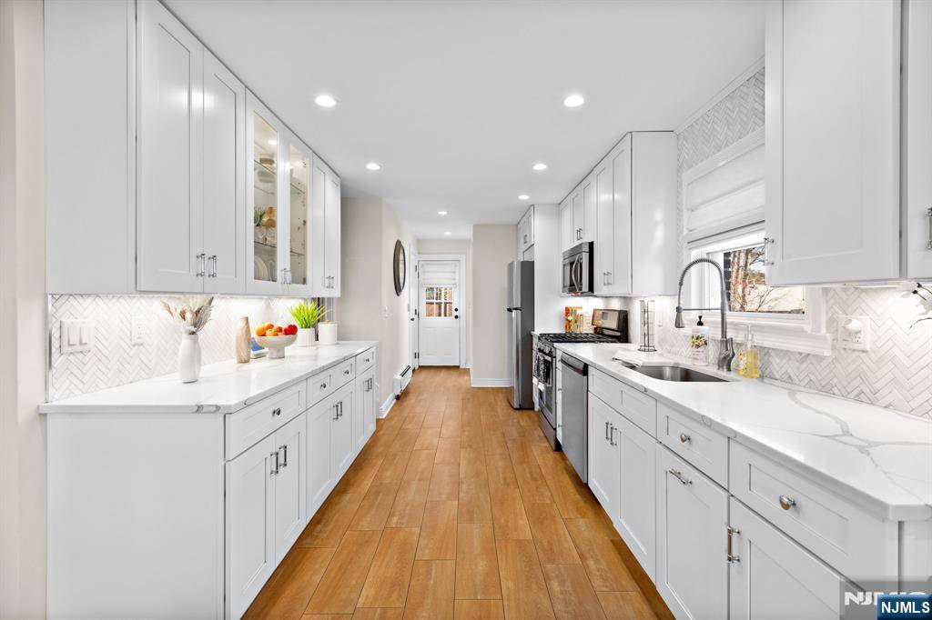 Cliffside Park, NJ 07010,502 Longview PL