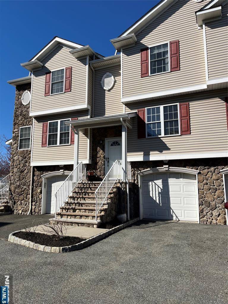 Saddle Brook, NJ 07663,264 Midland AVE #32