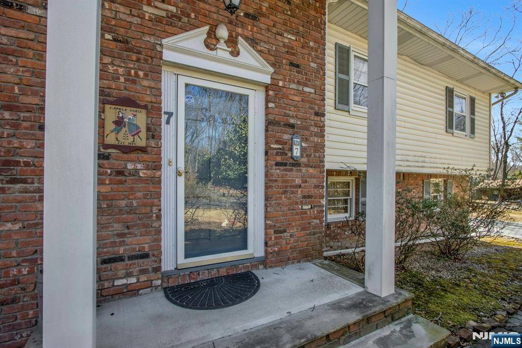 Old Tappan, NJ 07675,7 Merrywood CT