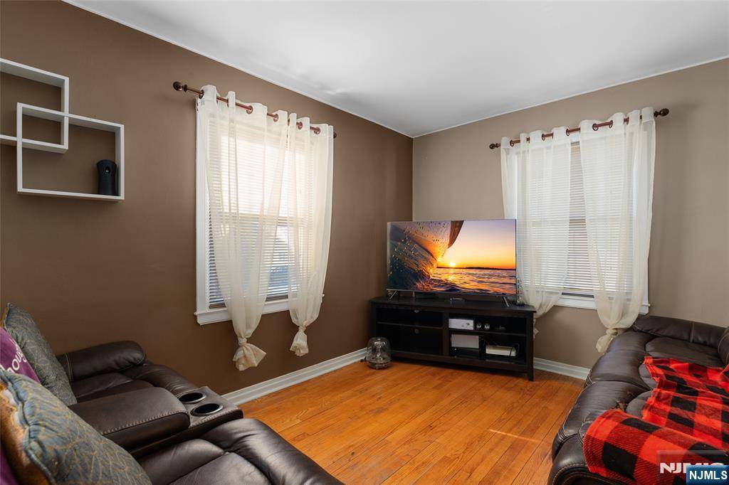 Paterson, NJ 07502,355 Chamberlain AVE