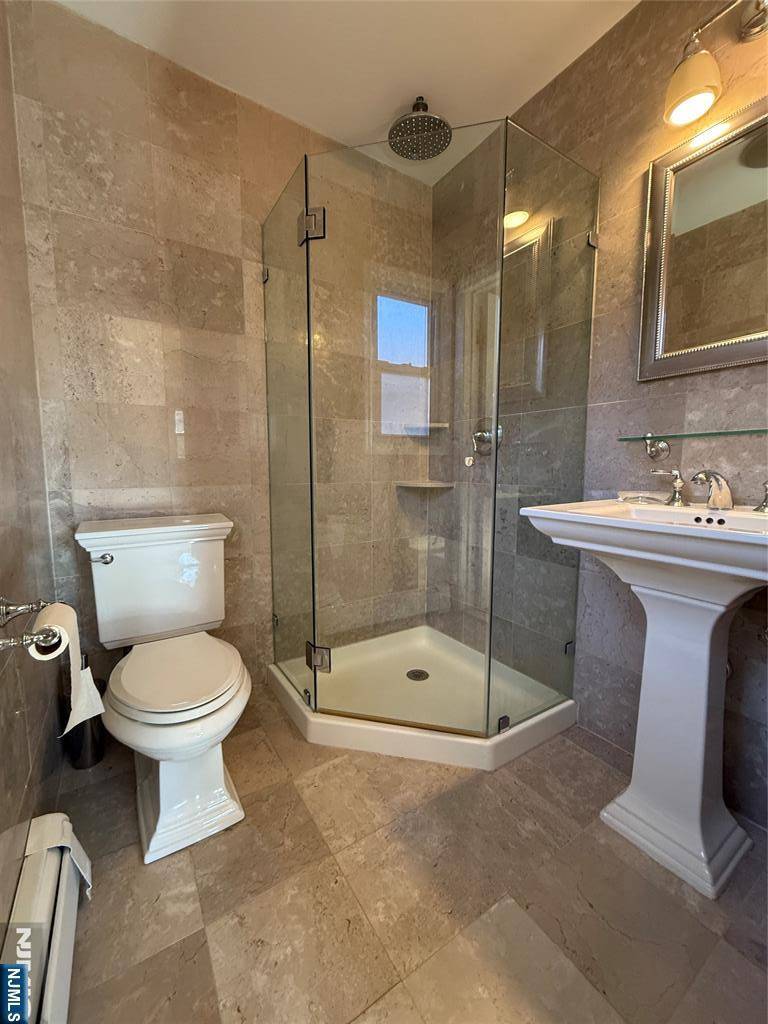 Edgewater, NJ 07020,Address not disclosed