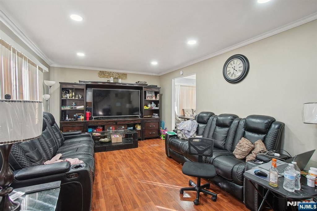 Woodland Park, NJ 07424,80-84 Cedarhurst