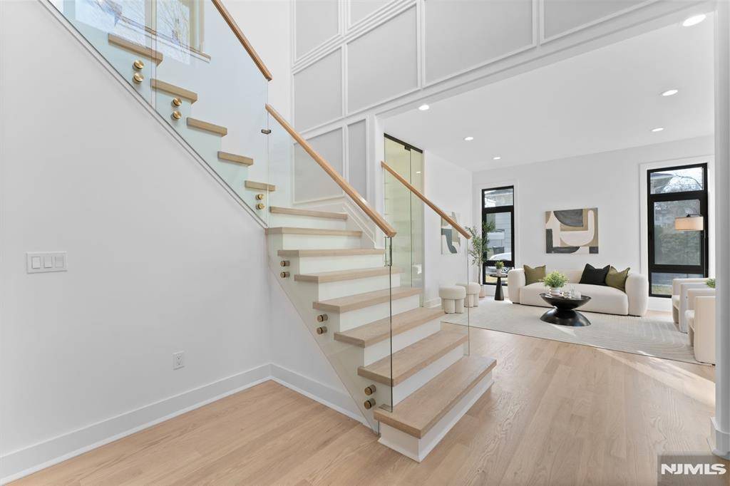 Paramus, NJ 07652,260 Virginia CT