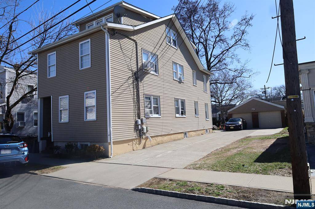 Bloomfield, NJ 07003,24 Oakwood AVE