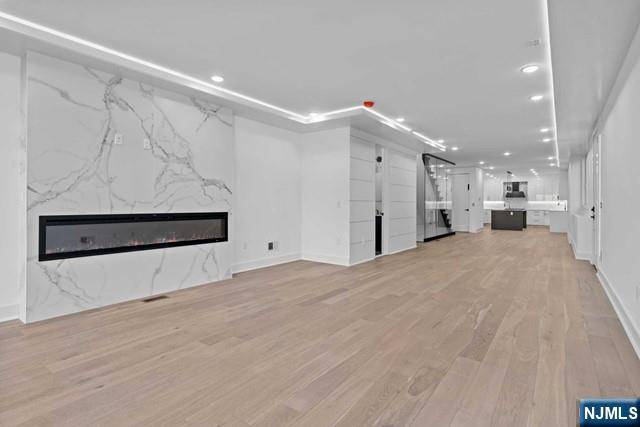 Edgewater, NJ 07020,728 Undercliff AVE ##728