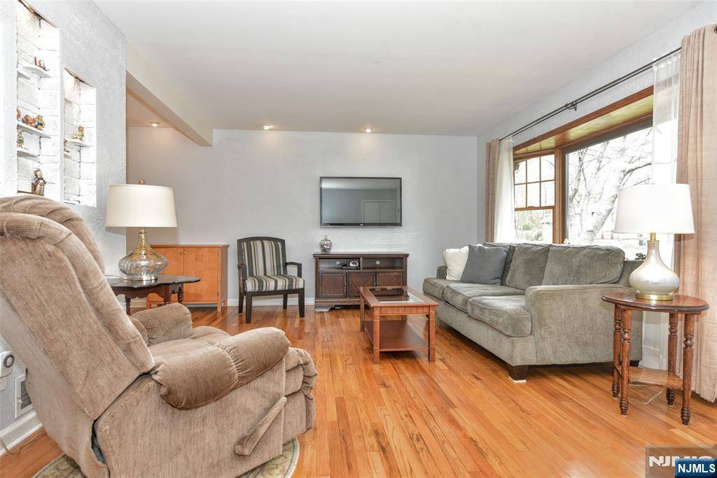 Ho-ho-kus, NJ 07423,92 Arbor DR