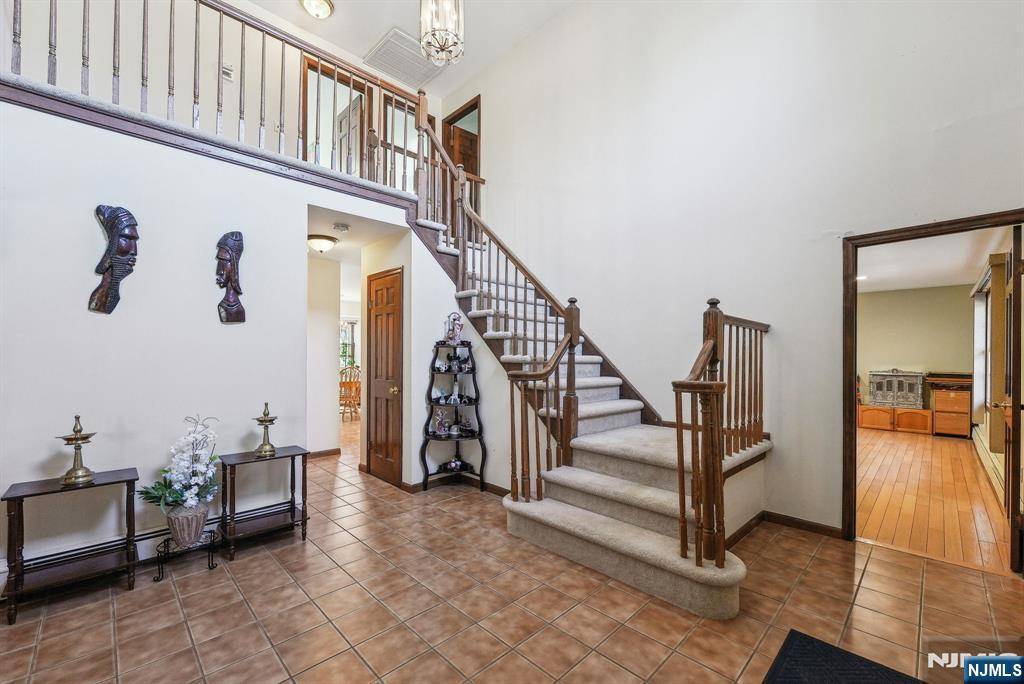 East Brunswick, NJ 08816,6 Persimmon CT