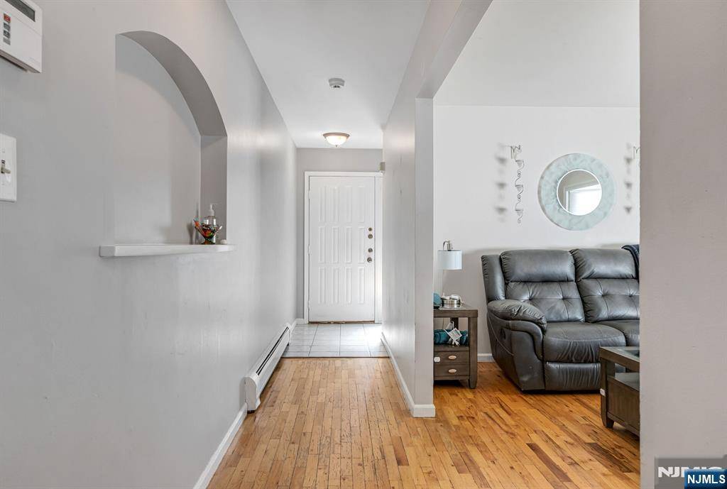 Bergenfield, NJ 07621,91 Morgan ST