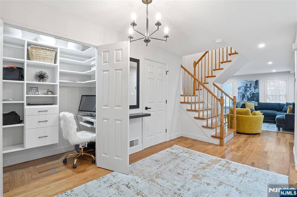 Old Tappan, NJ 07675,31 Foxwood SQ