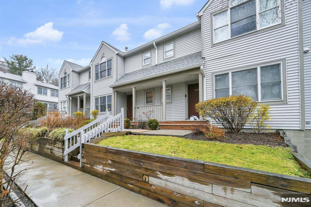 Edgewater, NJ 07020,158 Panorama DR