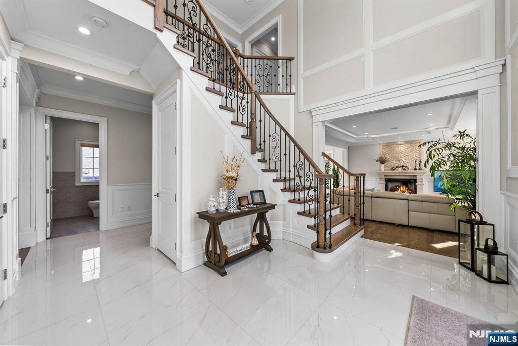 Fort Lee, NJ 07024,214 Forest RD