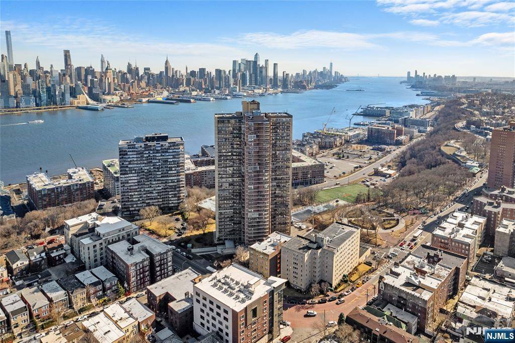 West New York, NJ 07093,6040 JFK Blvd E #17F