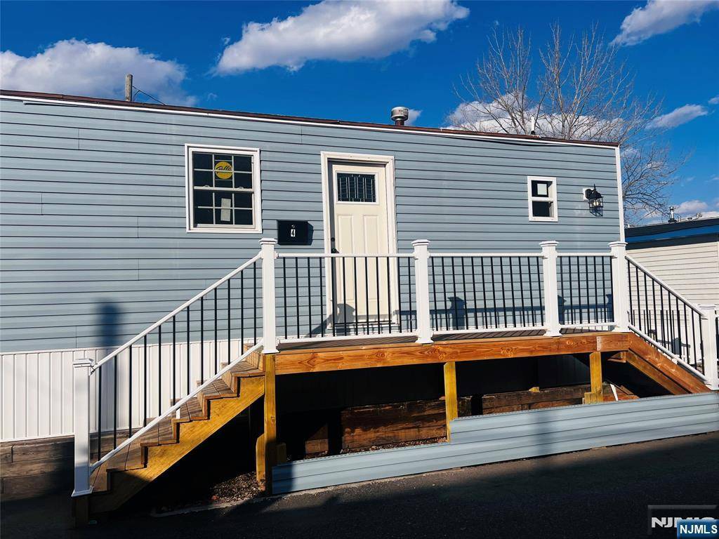 Moonachie, NJ 07074,4 Metro AVE