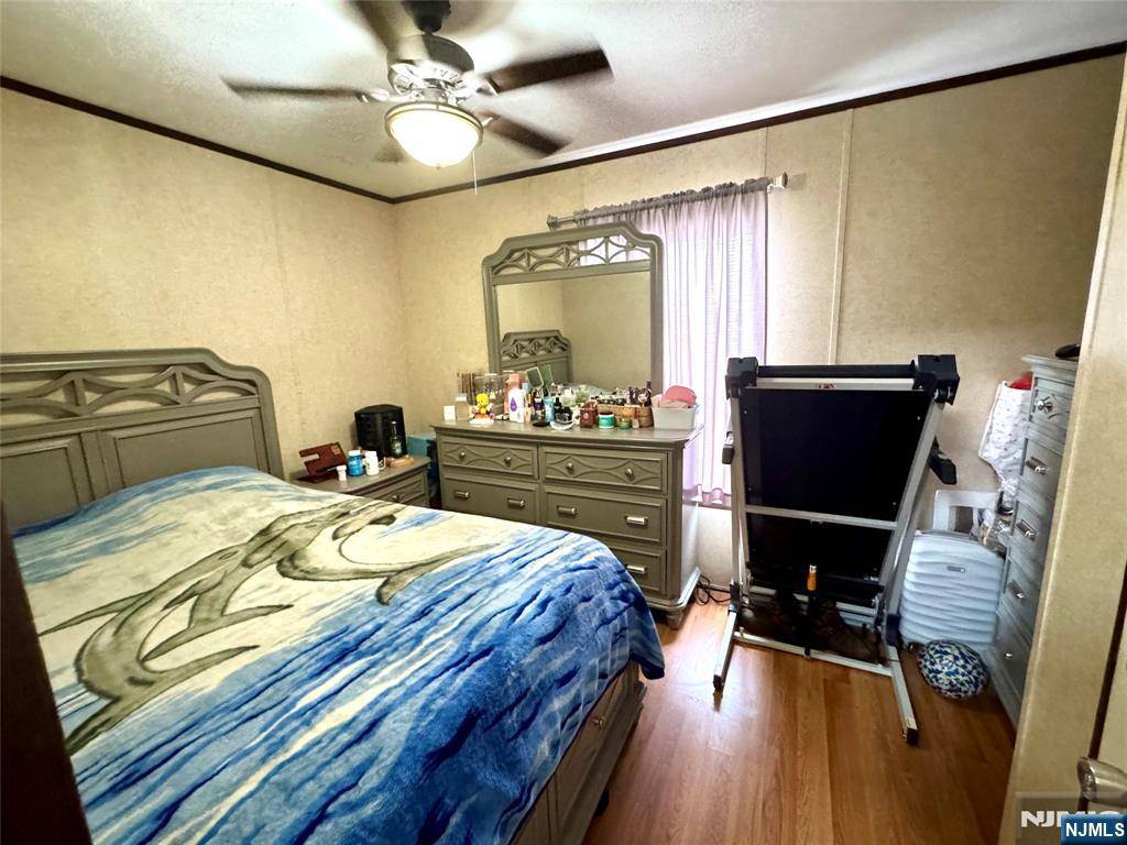 Moonachie, NJ 07074,36 Helen DR