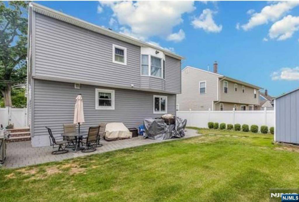 Elmwood Park, NJ 07407,123 18th AVE