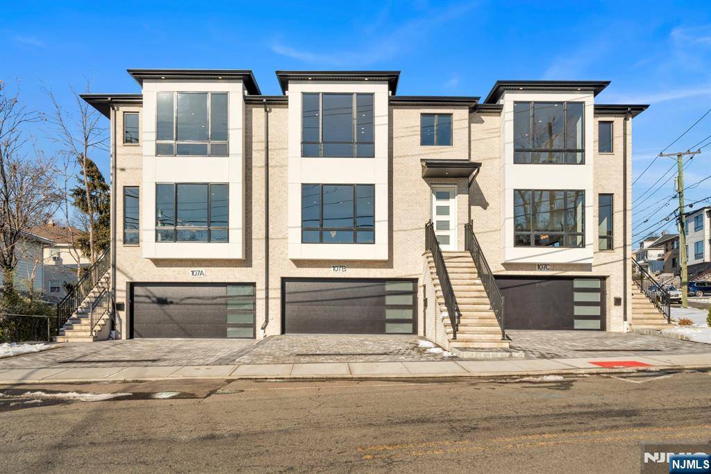 Palisades Park, NJ 07650,107 Sunset PL #A