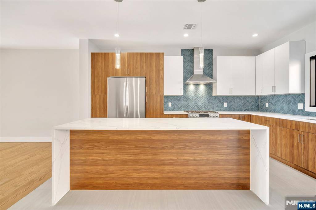 Palisades Park, NJ 07650,107 Sunset PL #B