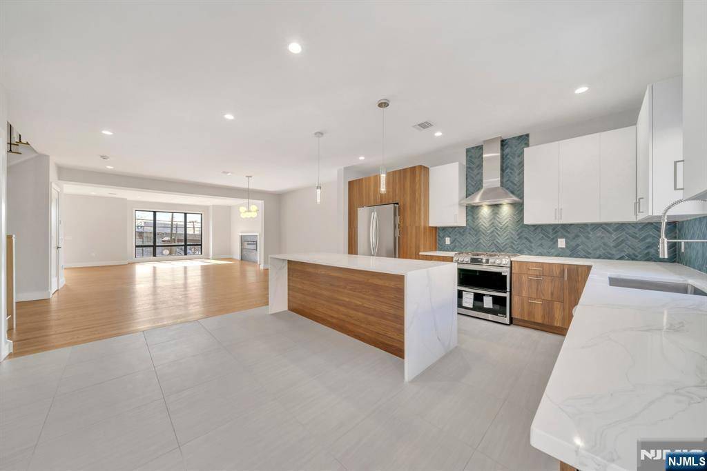 Palisades Park, NJ 07650,107 Sunset PL #B