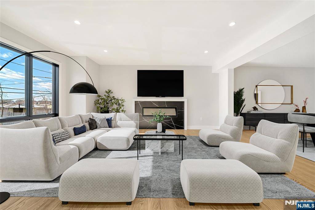 Palisades Park, NJ 07650,107 Sunset PL #B