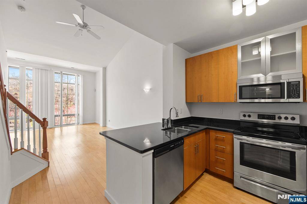 West New York, NJ 07093,26 Ave At Port Imperial #424