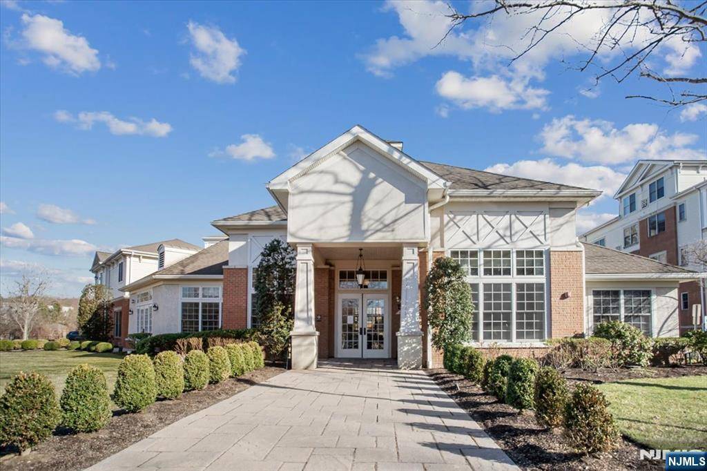 Tenafly, NJ 07670,1101 The Plaza #1101