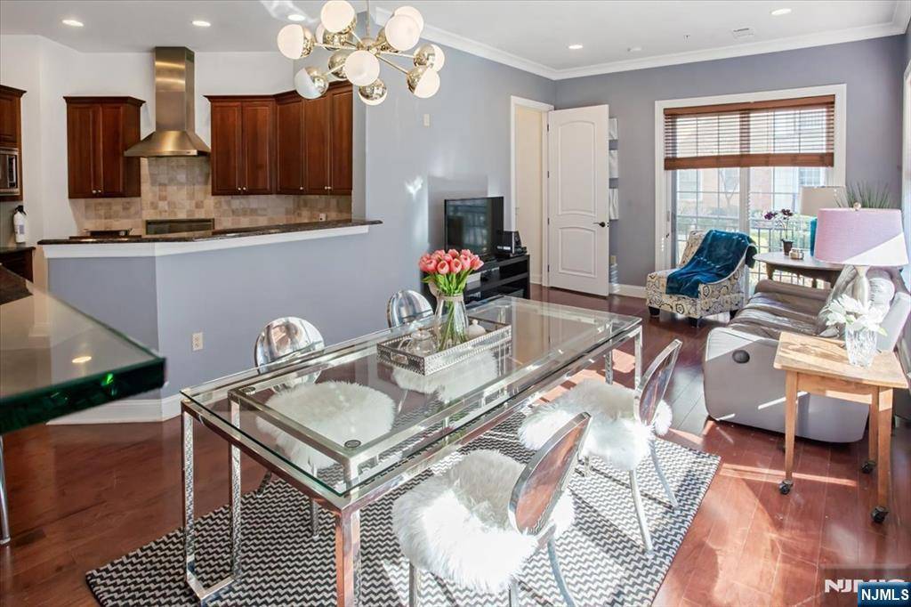 Tenafly, NJ 07670,1101 The Plaza #1101