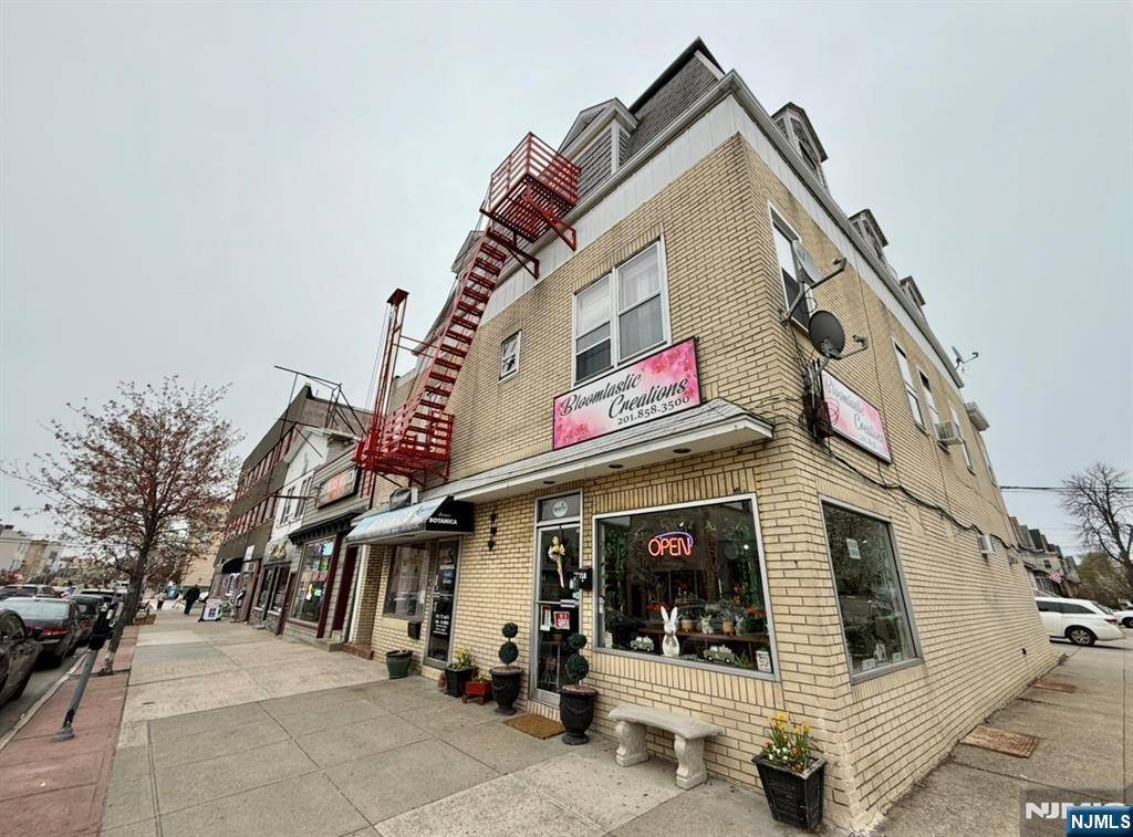 Bayonne, NJ 07002,718 Broadway