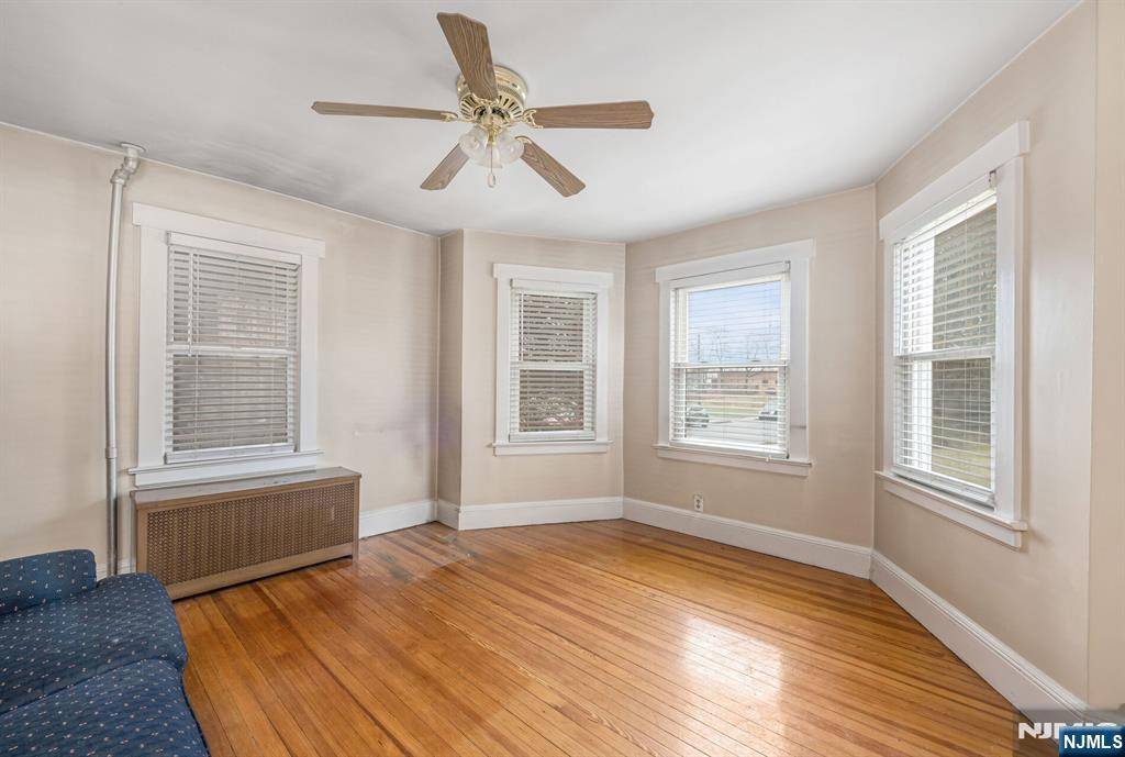 Waldwick, NJ 07463,30 Walter Hammond PL