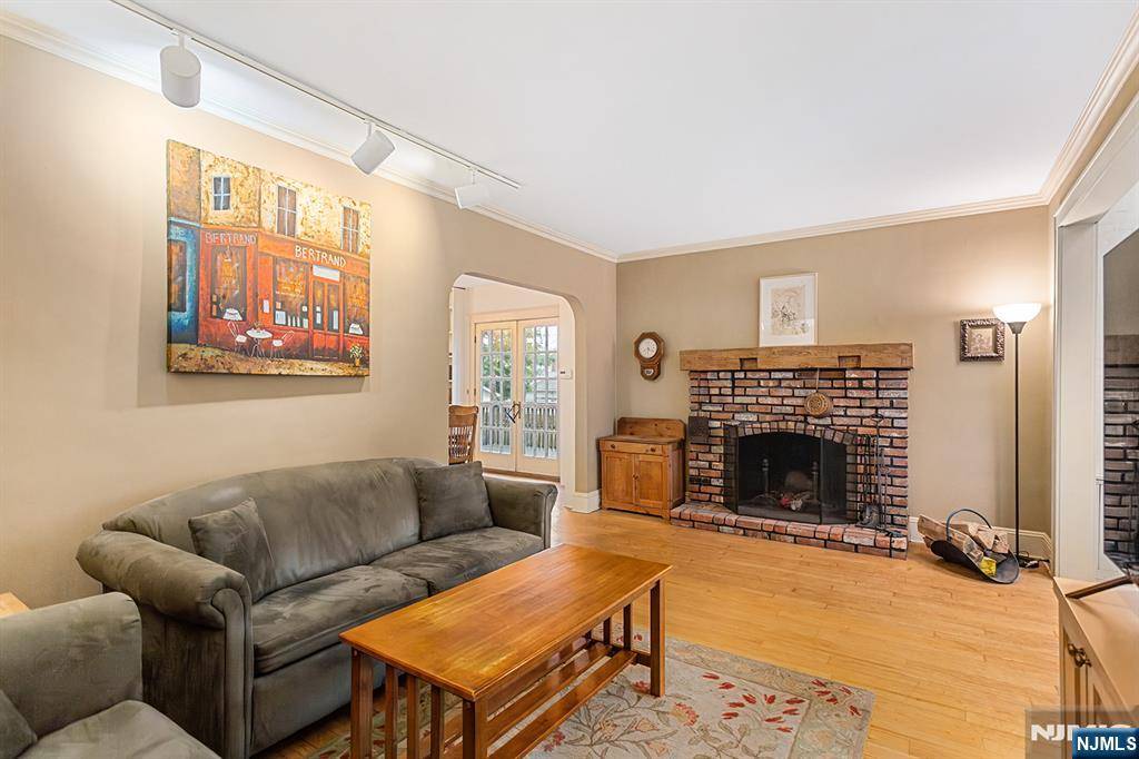 Bergenfield, NJ 07621,93 Bradley AVE