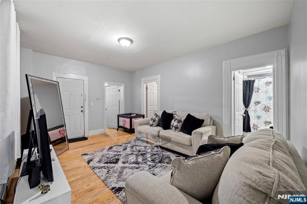 Paterson, NJ 07501,718 18th ST